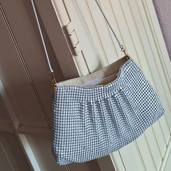 Chic  Vintage White Metal Mesh Pattern Purse - Picture 16 of 16